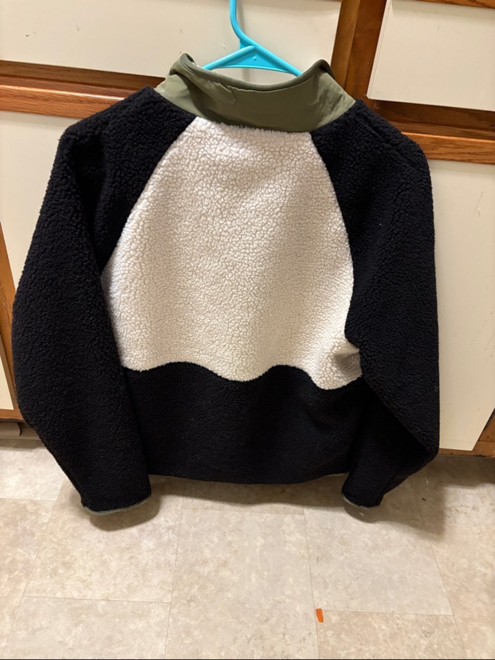 Women’s Sherpa Pullover Jacket in Black, White & Olive - Picture 5 of 5